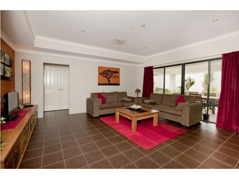 19 Ankuri Pass, Carramar WA 6031