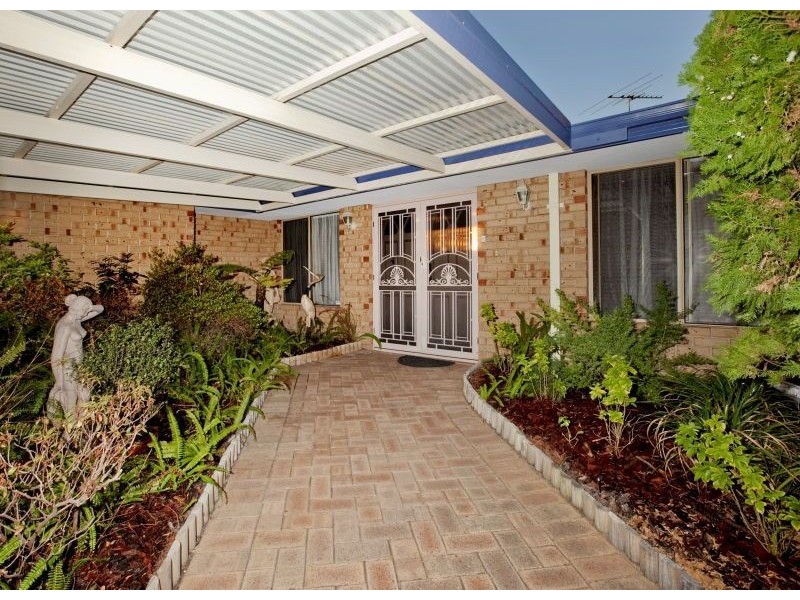 16 Camarino Drive, Woodvale WA 6026