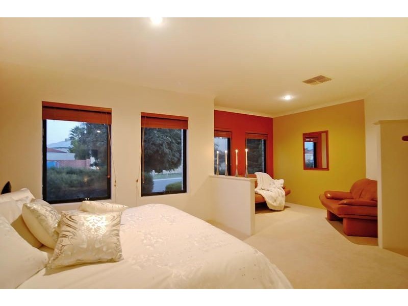 26 Regina Loop, Currambine WA 6028