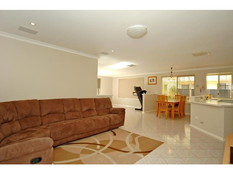 10 La Grange Loop, Currambine WA 6028