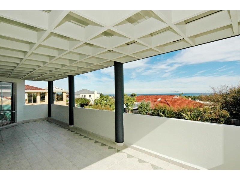 11 Tiller Road, Ocean Reef WA 6027