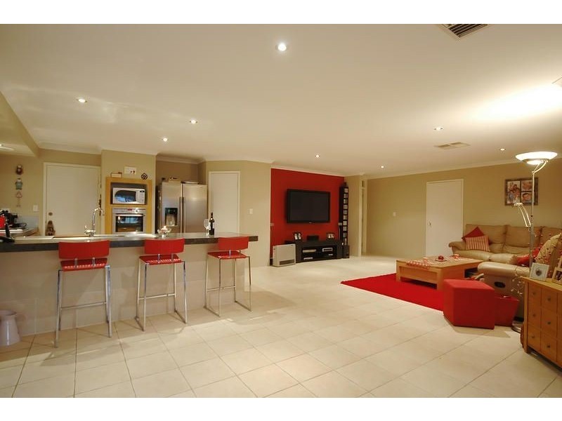 107 Clydebank Crescent, Kinross WA 6028