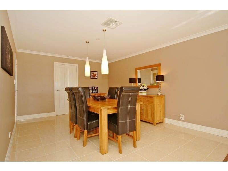 8 Annandale Circle, Kinross WA 6028