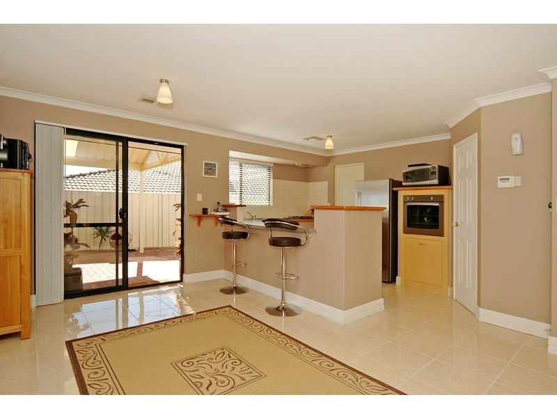 8 Annandale Circle, Kinross WA 6028