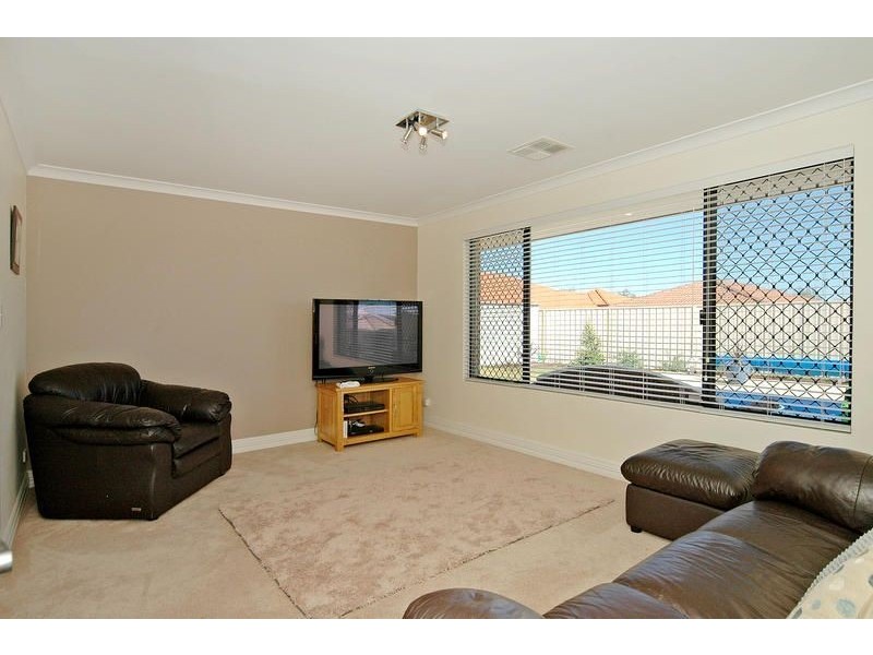 8 Annandale Circle, Kinross WA 6028