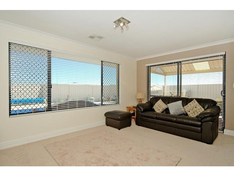 8 Annandale Circle, Kinross WA 6028