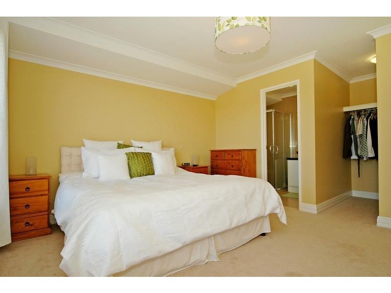 8 Annandale Circle, Kinross WA 6028