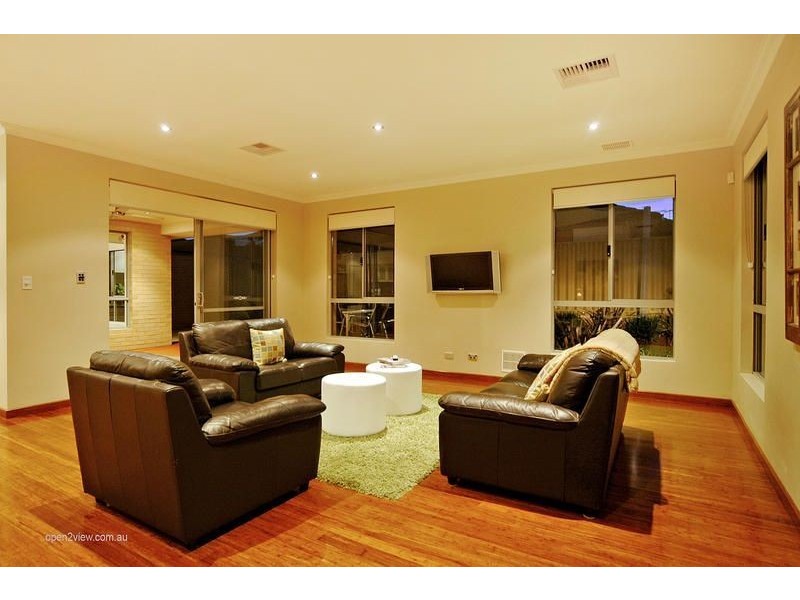 17 Leighton Gardens, Tapping WA 6065