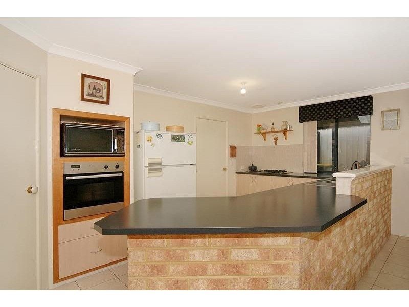 6 Majestic Vista, Madeley WA 6065