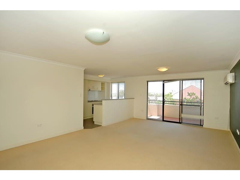4/6 Wattlebird Loop, Joondalup WA 6027