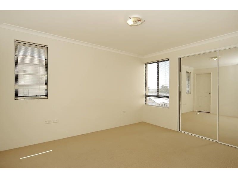 4/6 Wattlebird Loop, Joondalup WA 6027