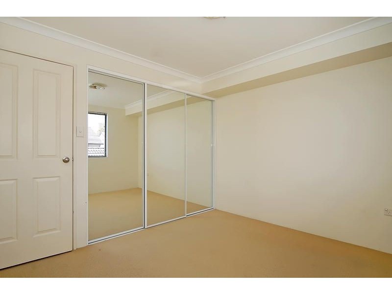 4/6 Wattlebird Loop, Joondalup WA 6027