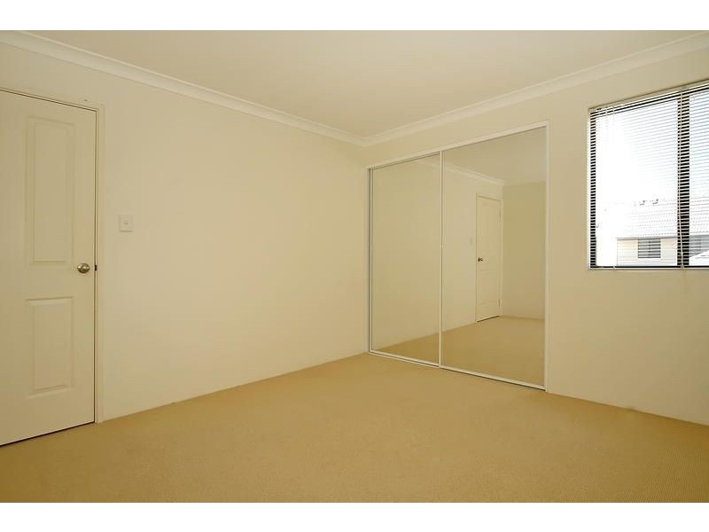 4/6 Wattlebird Loop, Joondalup WA 6027