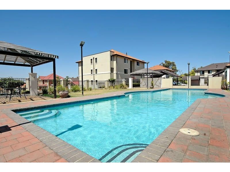 4/6 Wattlebird Loop, Joondalup WA 6027