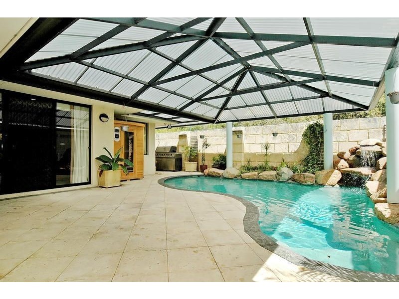 16 Wakeley Way, Duncraig WA 6023