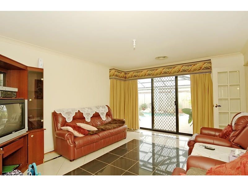 16 Wakeley Way, Duncraig WA 6023