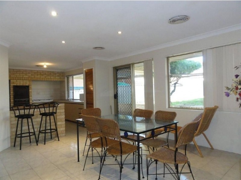 7 Charles Court, Woodvale WA 6026