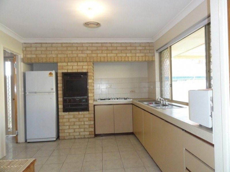 7 Charles Court, Woodvale WA 6026