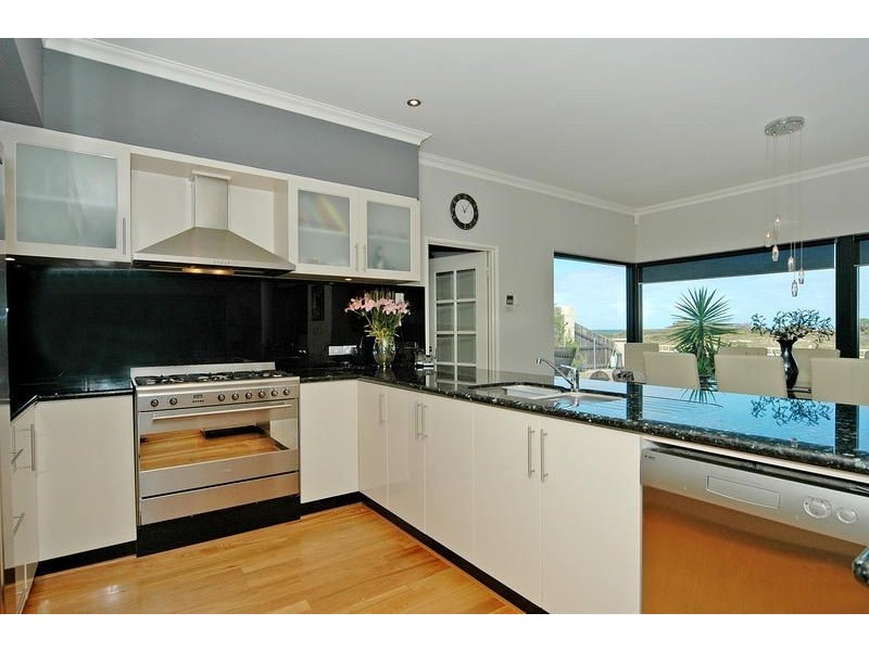 15 Crofton Cove, Mindarie WA 6030