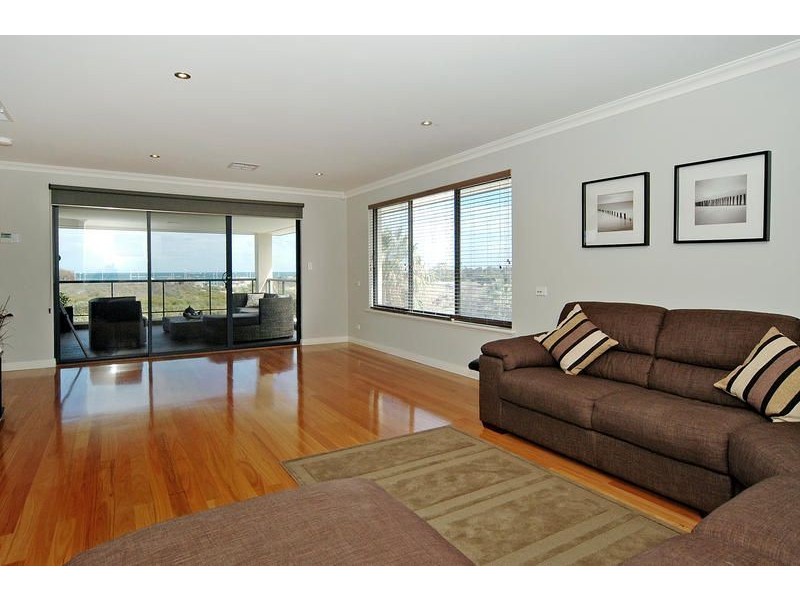 15 Crofton Cove, Mindarie WA 6030