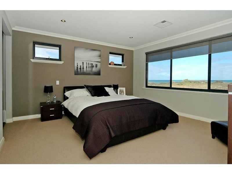 15 Crofton Cove, Mindarie WA 6030