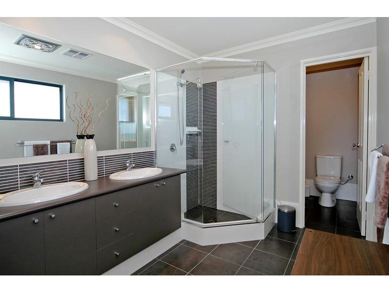 15 Crofton Cove, Mindarie WA 6030