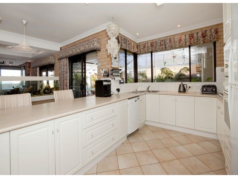 15 Seapeak Road, Ocean Reef WA 6027