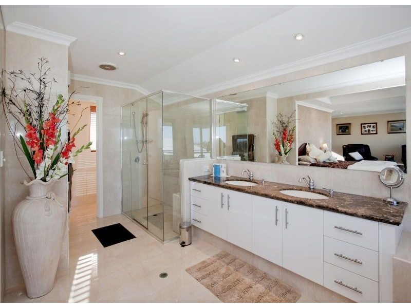 15 Seapeak Road, Ocean Reef WA 6027