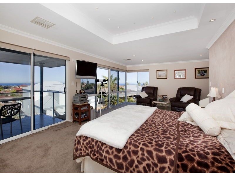 15 Seapeak Road, Ocean Reef WA 6027