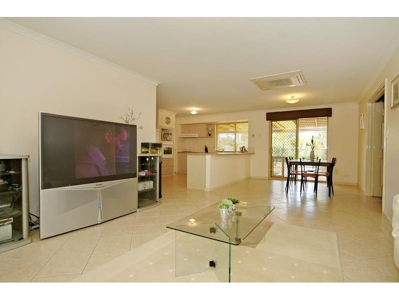 30 Monaltrie Loop, Carramar WA 6031