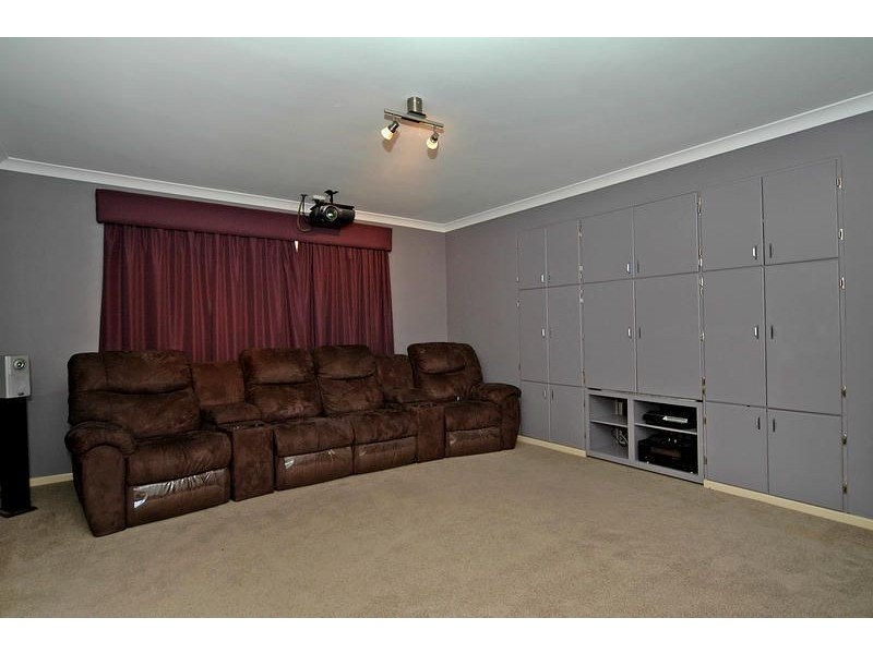 30 Monaltrie Loop, Carramar WA 6031