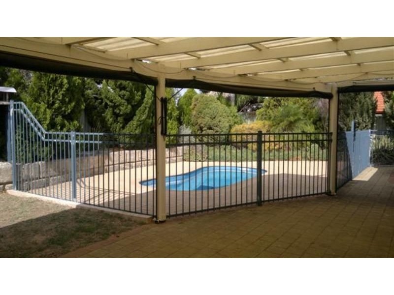 16 Camarino Drive, Woodvale WA 6026