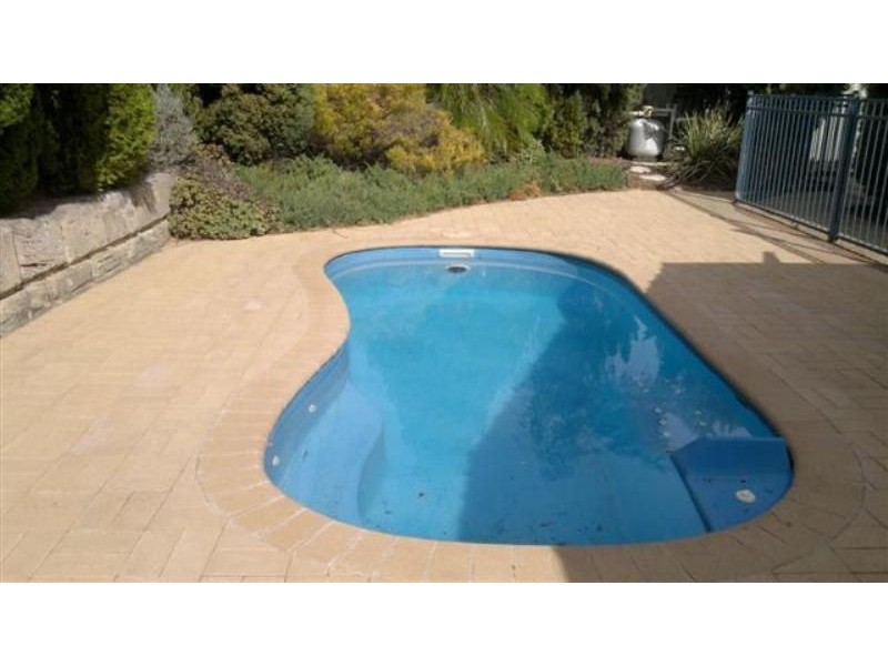 16 Camarino Drive, Woodvale WA 6026