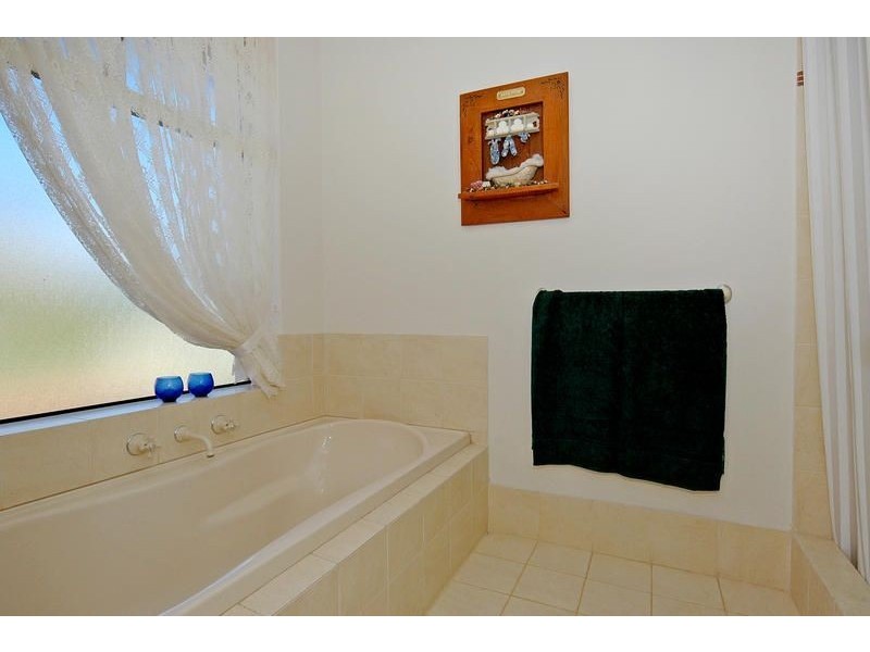 135 Gibbs Road, Nowergup WA 6032