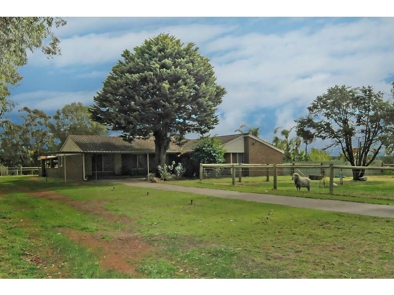 4 Dempster Place, Mariginiup WA 6065