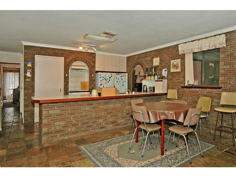 4 Dempster Place, Mariginiup WA 6065
