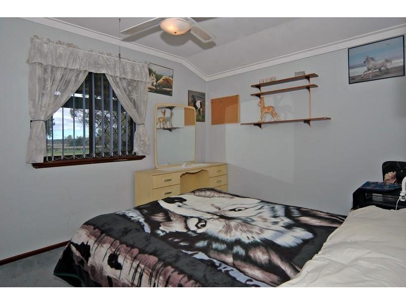 4 Dempster Place, Mariginiup WA 6065