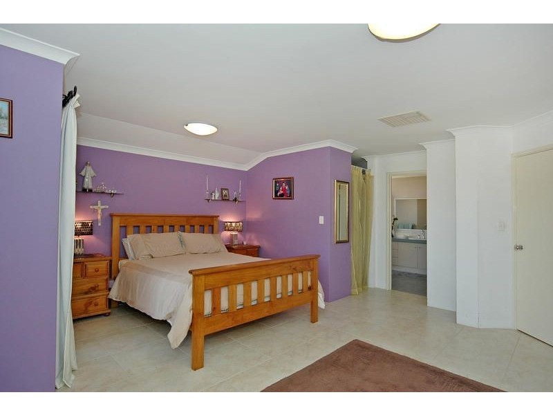 25 Allanbi Circle, Carramar WA 6031