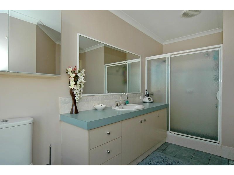 25 Allanbi Circle, Carramar WA 6031