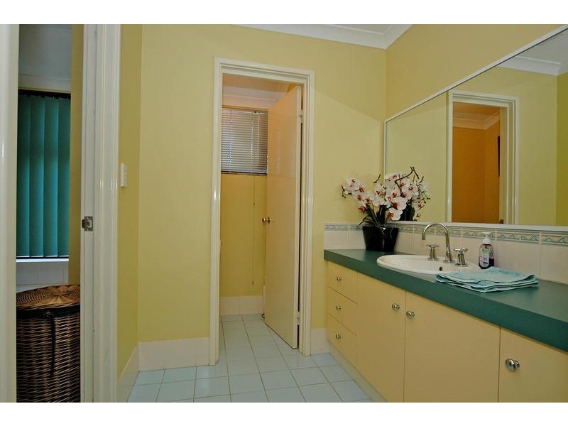25 Allanbi Circle, Carramar WA 6031