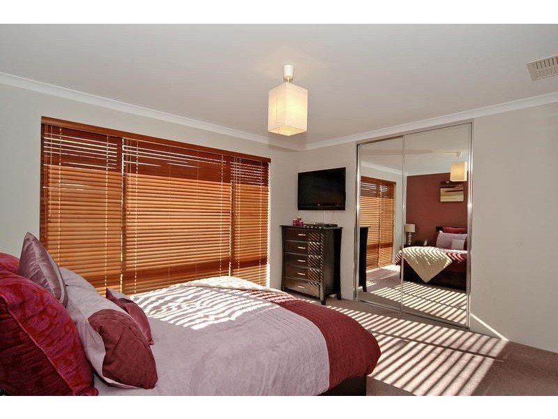 4 Enfield Turn, Carramar WA 6031