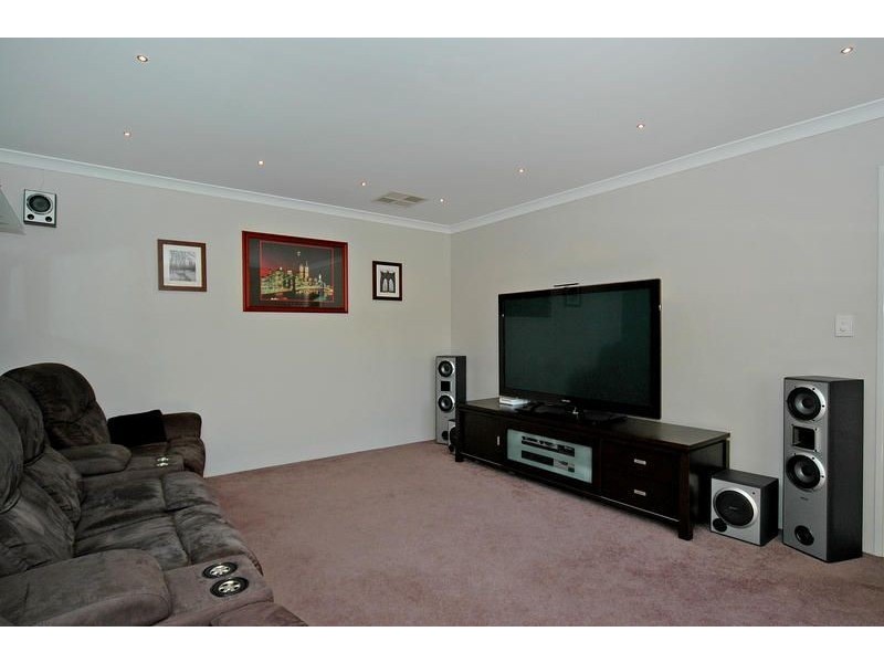 4 Enfield Turn, Carramar WA 6031
