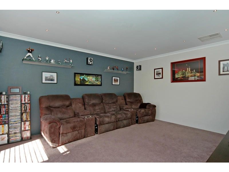 4 Enfield Turn, Carramar WA 6031