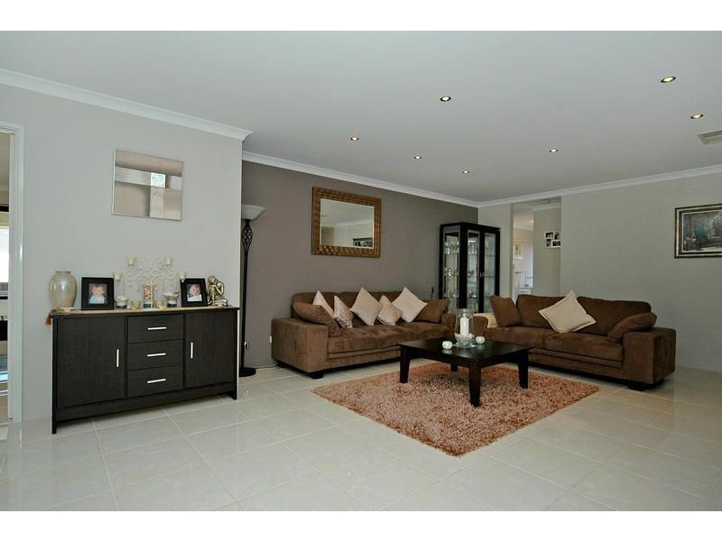 4 Enfield Turn, Carramar WA 6031