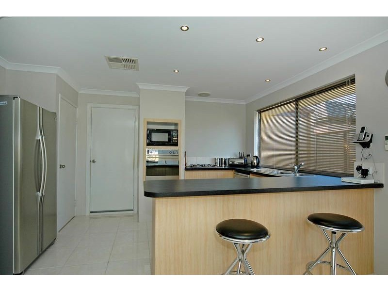 4 Enfield Turn, Carramar WA 6031