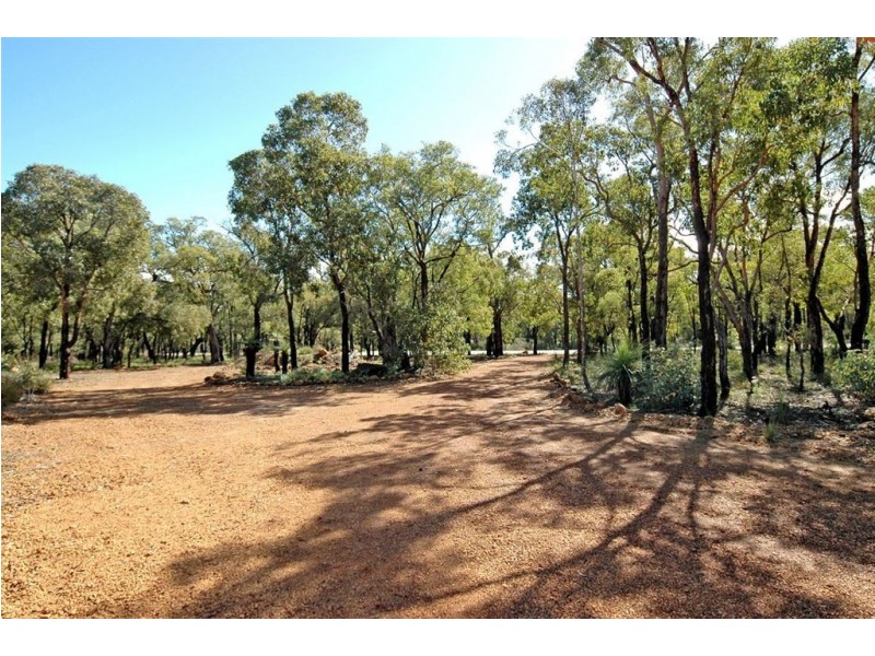 14 Leschenaultia Drive, Chittering WA 6084