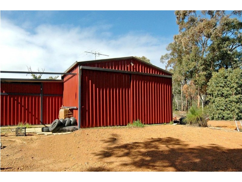 14 Leschenaultia Drive, Chittering WA 6084