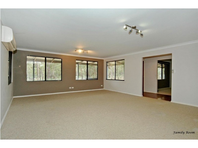 14 Leschenaultia Drive, Chittering WA 6084