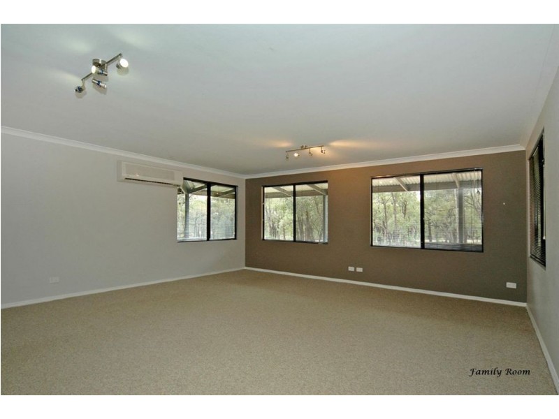 14 Leschenaultia Drive, Chittering WA 6084