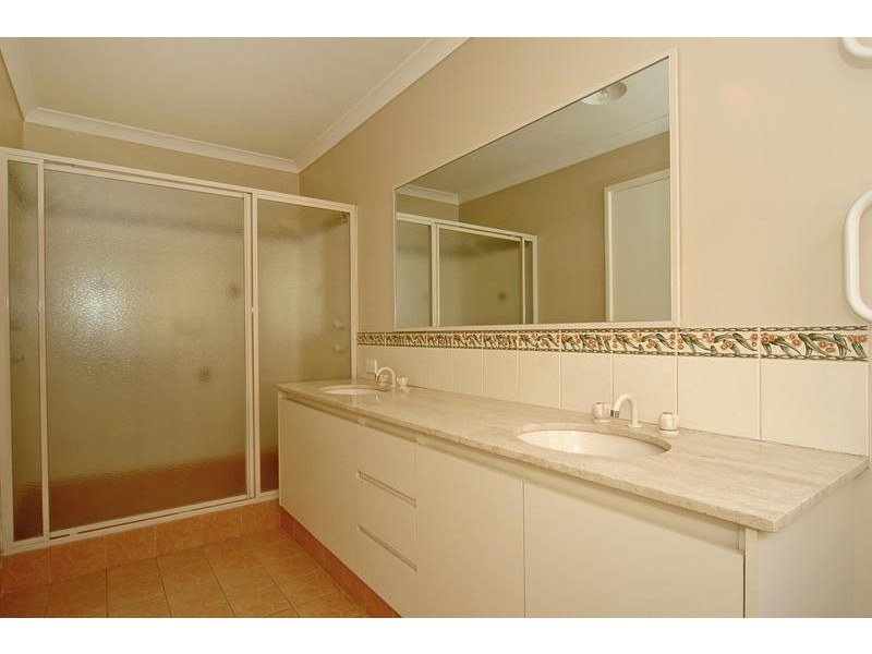 25 Lynnburn Pass, Carramar WA 6031